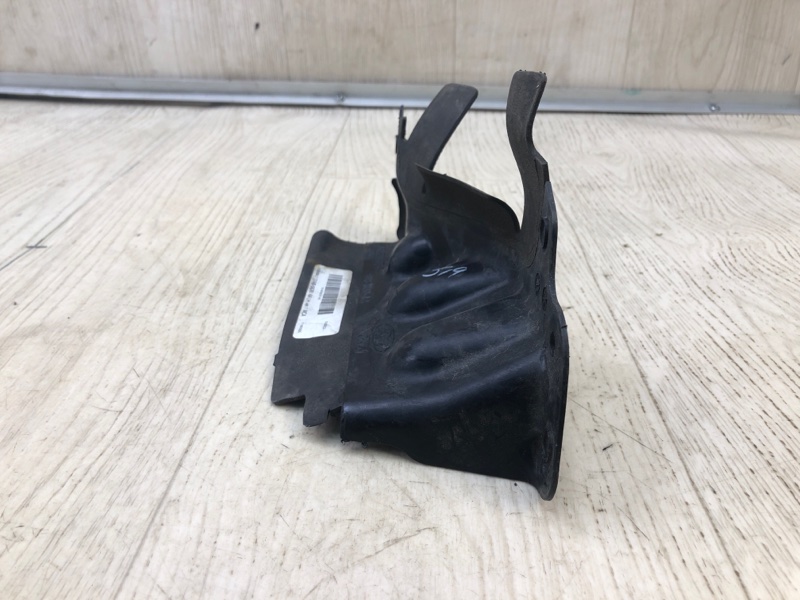 Дефлектор радиатора левый ESCAPE 12-19