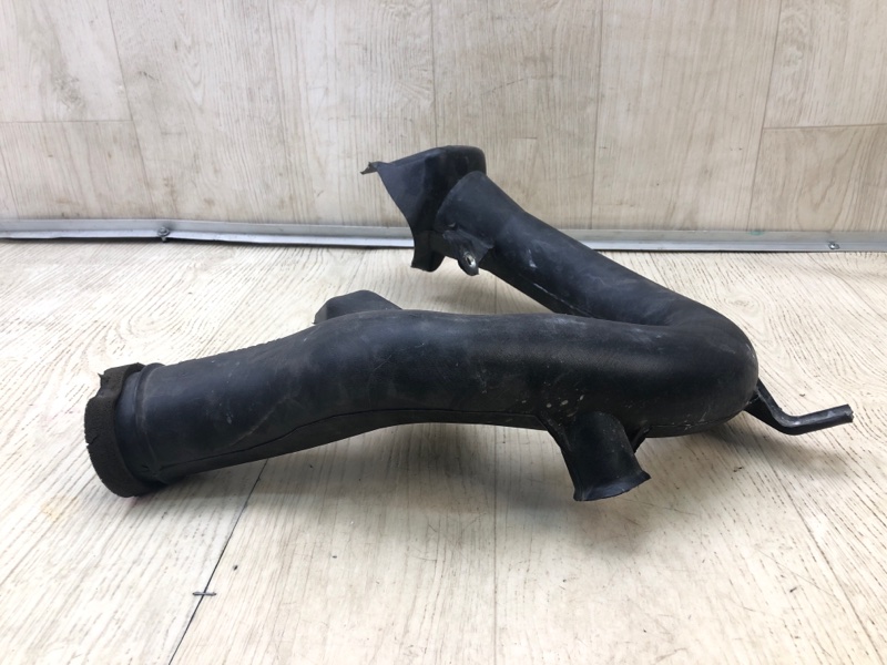 Патрубок воздушного фильтра RAV4 05-12