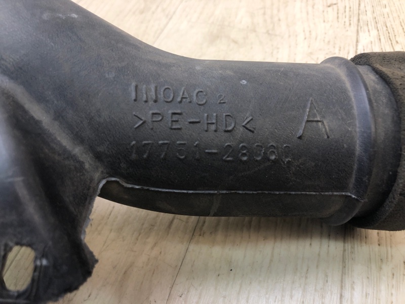 Патрубок воздушного фильтра RAV4 05-12