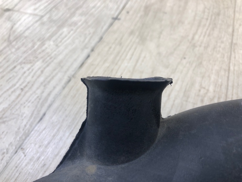 Патрубок воздушного фильтра RAV4 05-12