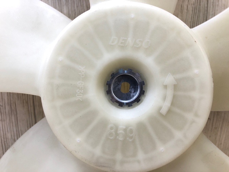 Крыльчатка вентилятора основного радиатора RX300/330/350/400 03-09