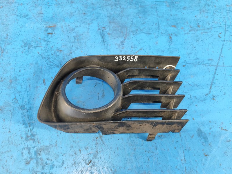 Накладка противотуманной фары передняя правая TOYOTA PRIUS - 20 03-11 5311247030 Б/У