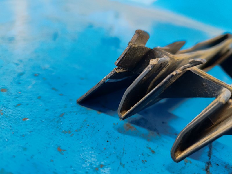 Накладка противотуманной фары передняя правая PRIUS - 20 03-11