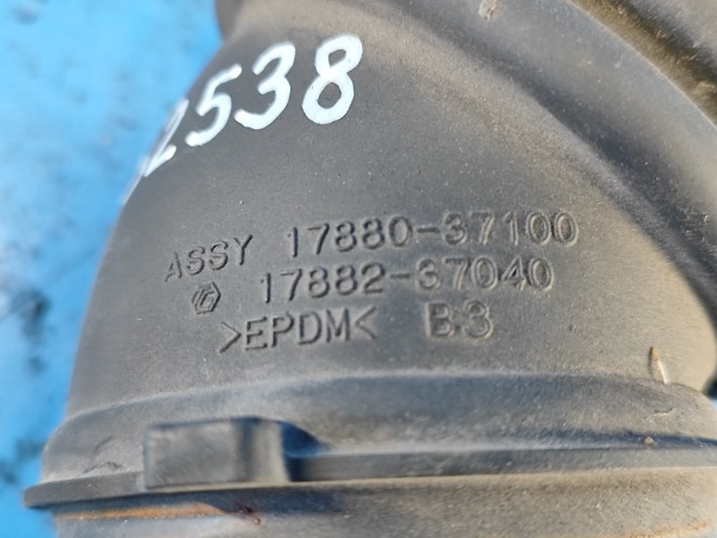 Патрубок воздушного фильтра TOYOTA PRIUS - 30 09-17 ZVW30 1.8 2ZRFXE