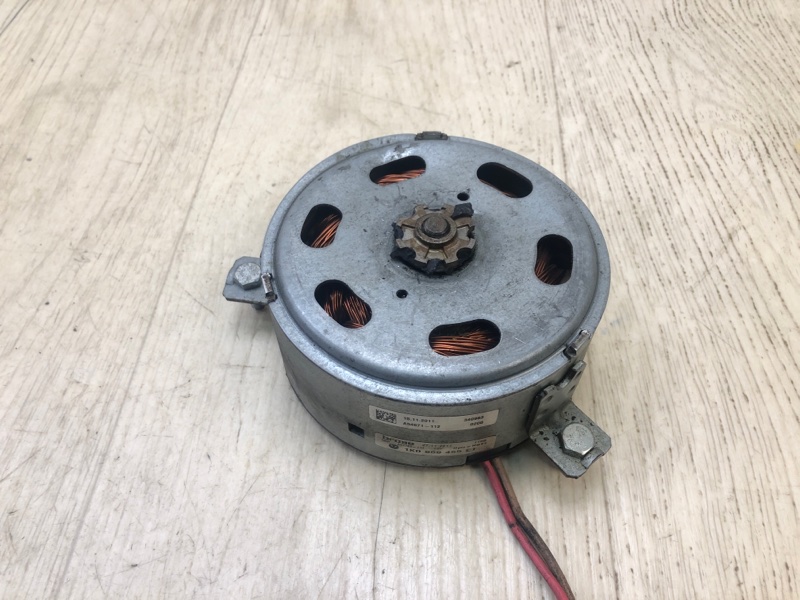 Мотор вентилятора охлаждения PASSAT B7 11-15 2012 2.5 CBUA