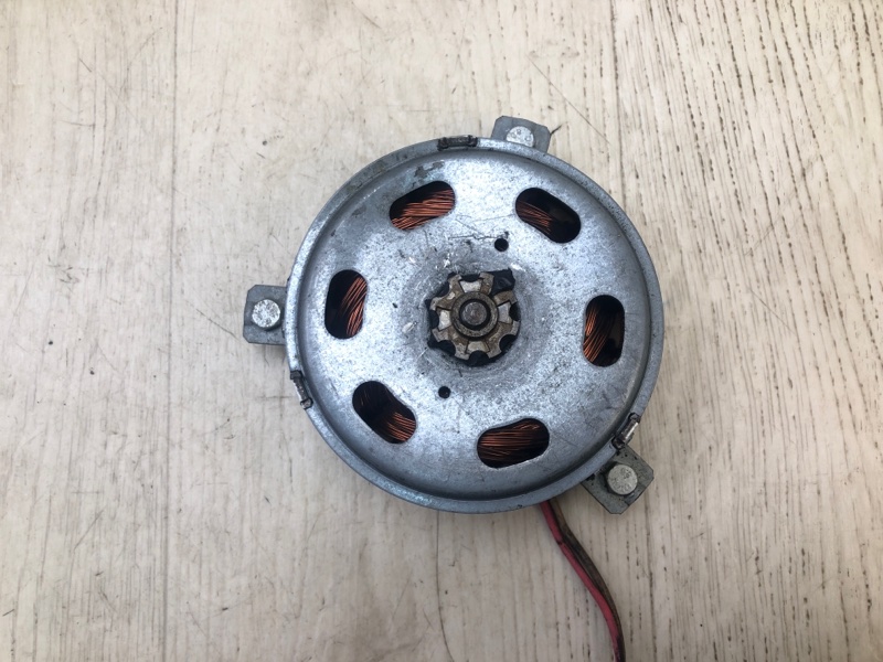 Мотор вентилятора охлаждения VOLKSWAGEN PASSAT B7 11-15 2.5 CBUA