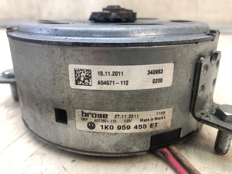 Мотор вентилятора охлаждения PASSAT B7 11-15 2012 2.5 CBUA