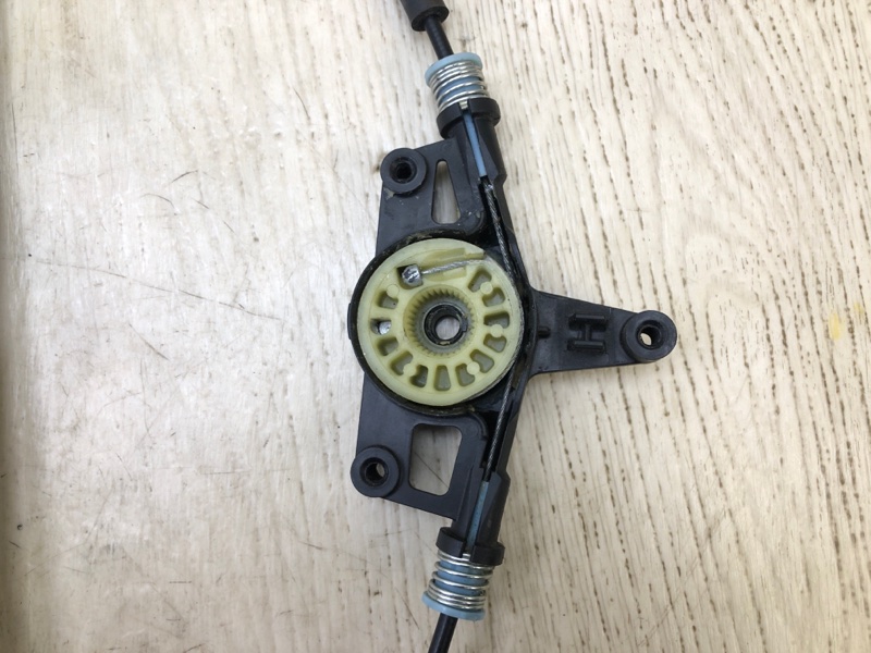 Стеклоподъемник передний левый 6 GJ 12-