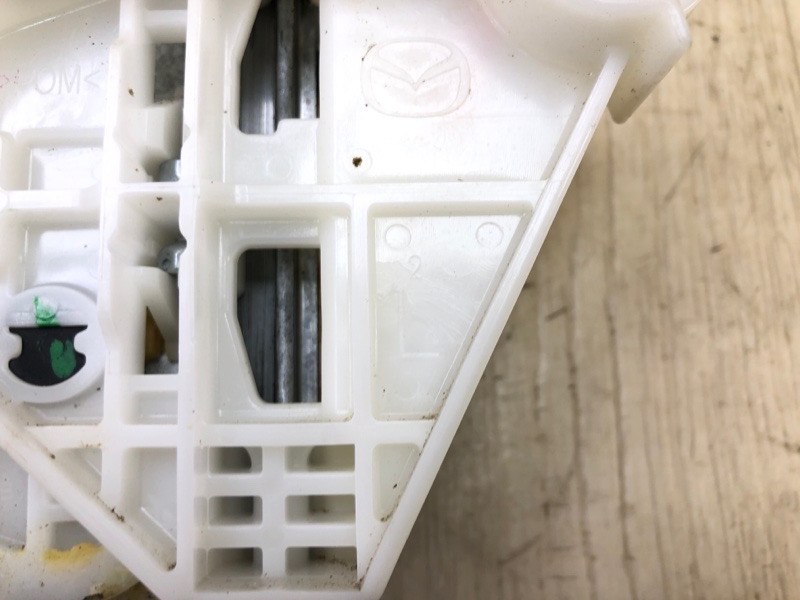 Стеклоподъемник передний левый 6 GJ 12-