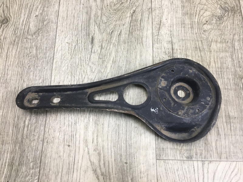 Крепление балки подвески правое CAMRY 20 96-02