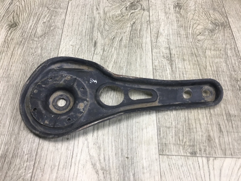 Крепление балки подвески правое TOYOTA CAMRY 20 96-02