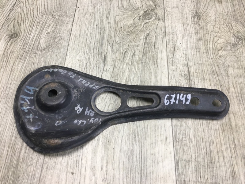 Крепление балки подвески правое CAMRY 20 96-02