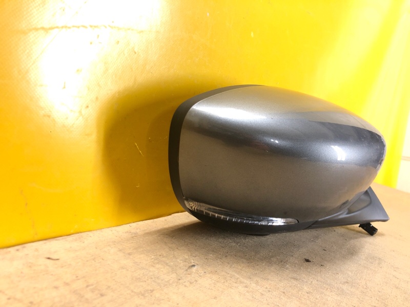 Зеркало правое LEAF 18-