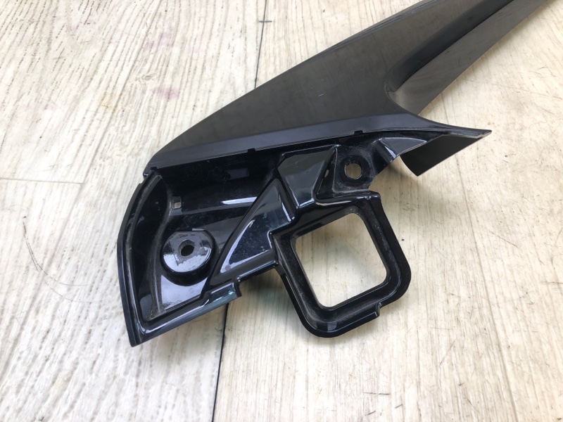 Накладка крышки багажника задняя правая RX350/450 15-22