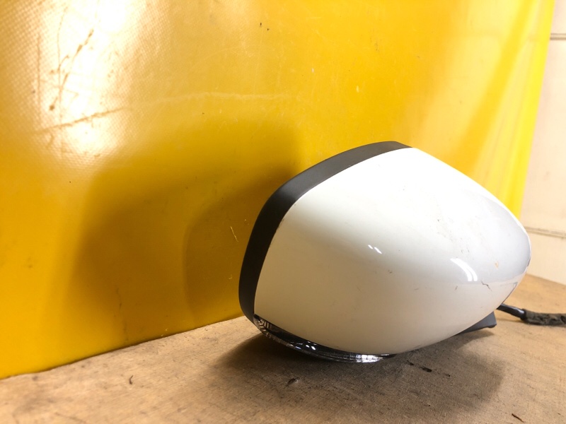 Зеркало правое LEAF 18-