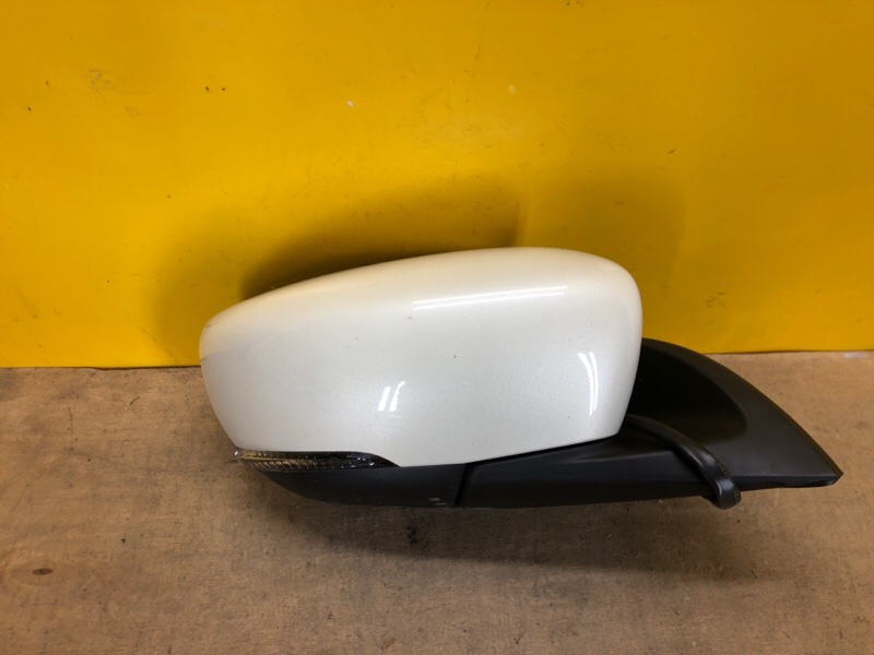 Зеркало правое LEAF 18-