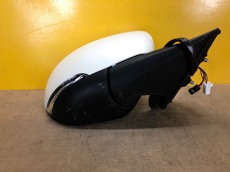 Зеркало правое LEAF 18-