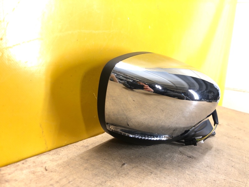 Зеркало правое LEAF 18-