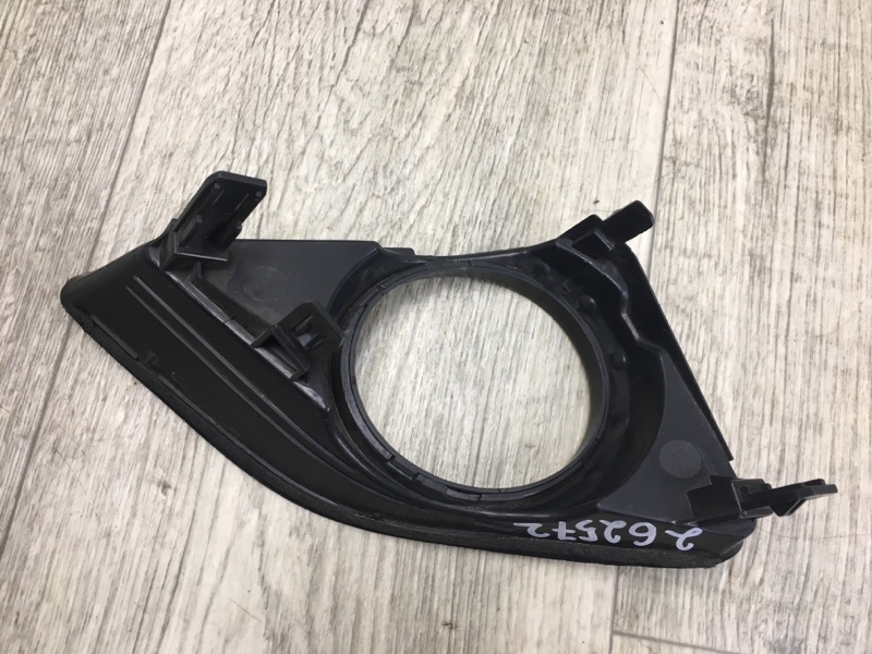 Накладка противотуманной фары левая COROLLA 150 06-13