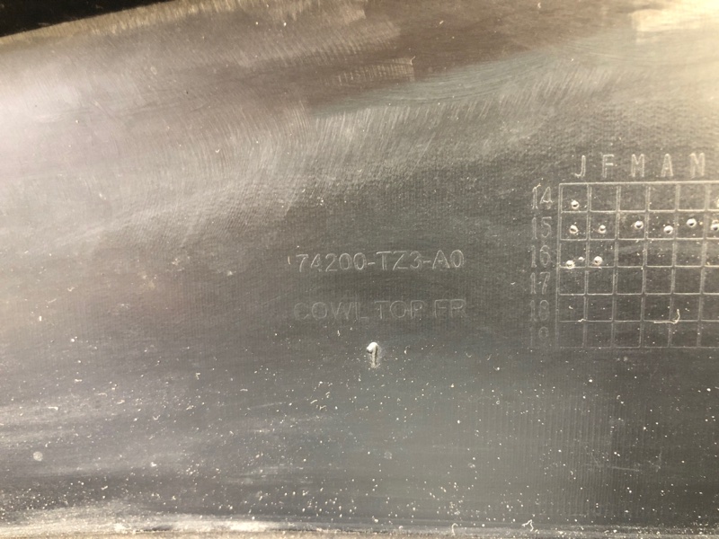 Пластик под лобовое стекло / Жабо TLX 14-17