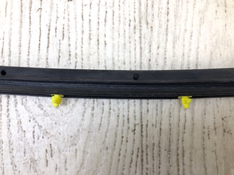 Уплотнитель двери задний правый FORD ESCAPE 12-19