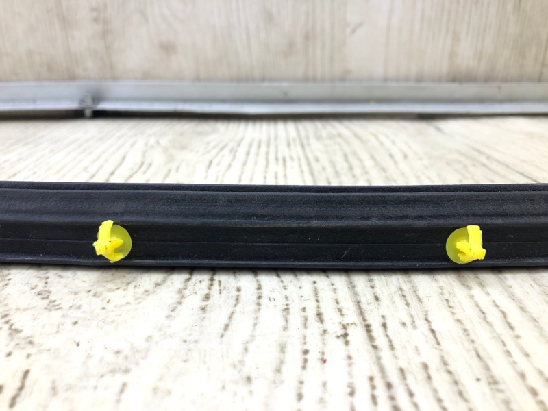 Уплотнитель двери задний правый ESCAPE 12-19