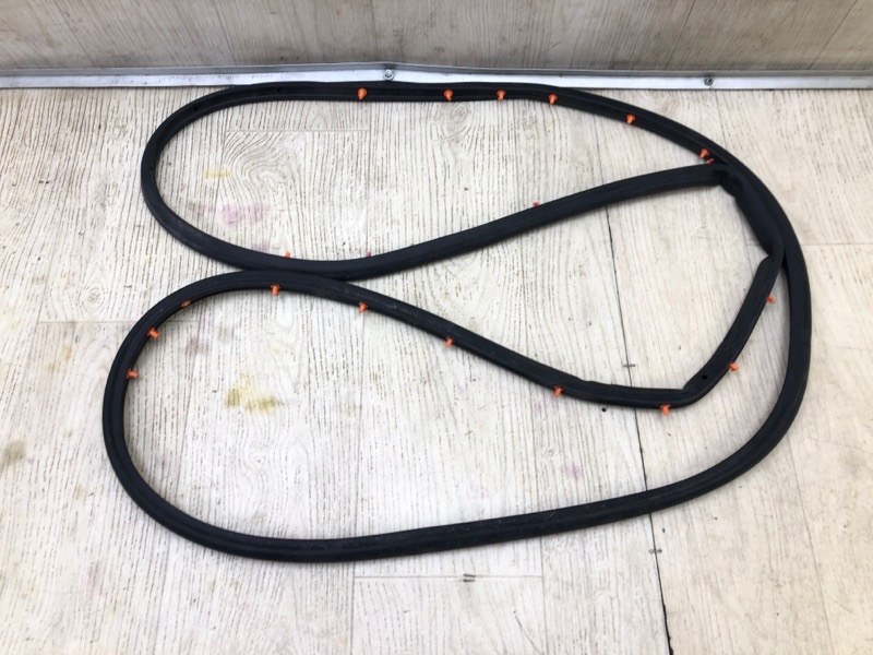 Уплотнитель двери задний левый FORD ESCAPE 12-19 CJ5Z-7825325-A Б/У