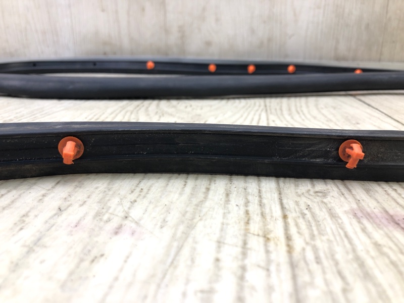 Уплотнитель двери задний левый FORD ESCAPE 12-19