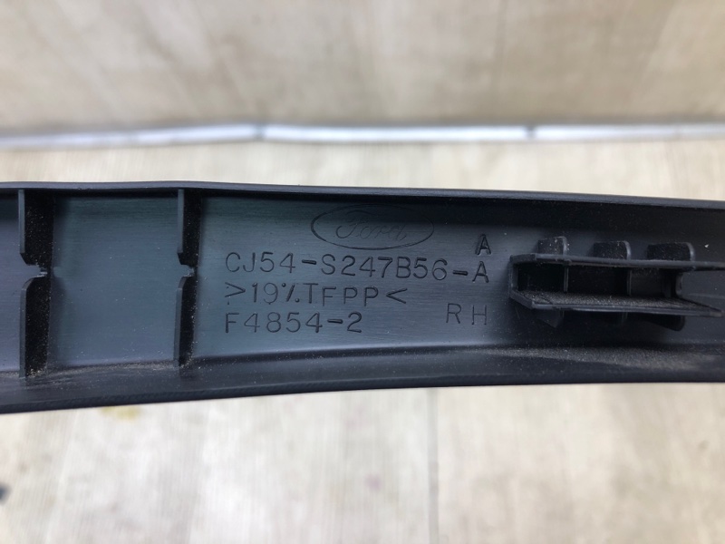 Накладка двери внутренняя задняя правая ESCAPE 12-19