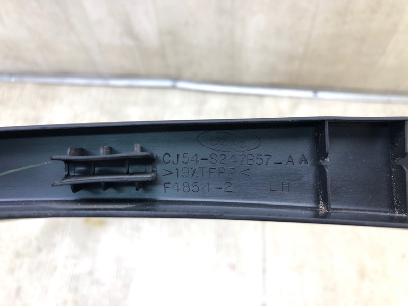 Накладка двери внутренняя задняя левая ESCAPE 12-19