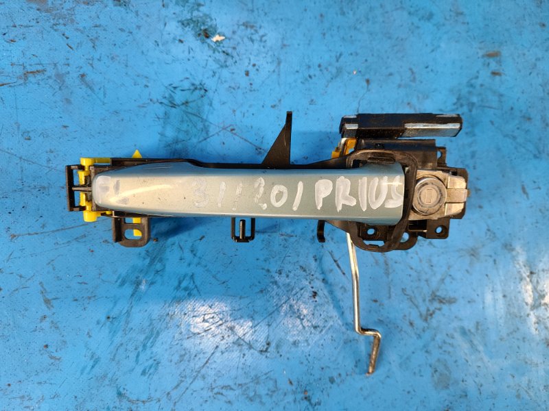 Запчасть ручка двери наружная передняя левая TOYOTA PRIUS - 30 09-17 2012 ZVW30 1.8 2ZRFXE 6921074030H4 Б/У Ручка двери наружная передняя левая TOYOTA PRIUS - 30 09-17 2012 ZVW30 1.8 2ZRFXE 6921074030H4 Б/У