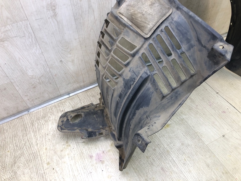 Подкрылок передний правый LX570 15-