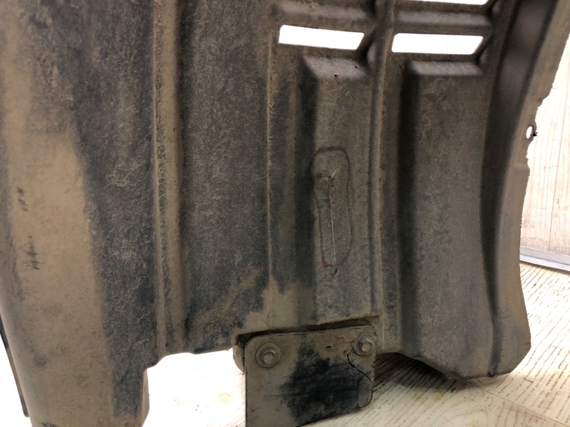 Подкрылок передний правый LX570 15-