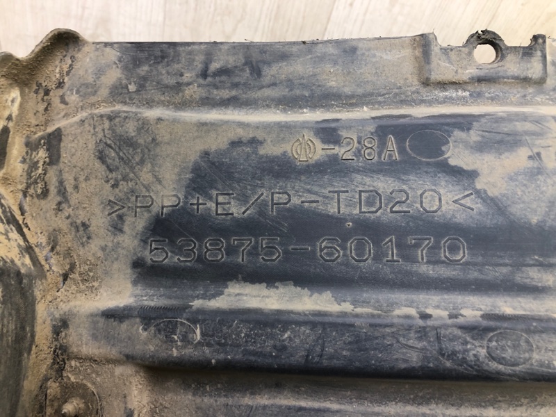 Подкрылок передний правый LX570 15-