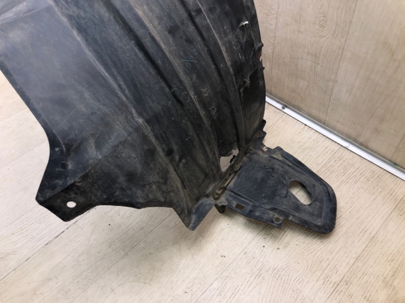 Подкрылок LX570 15-