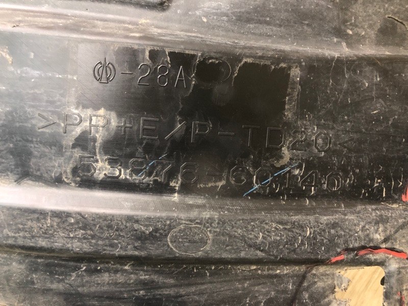 Подкрылок LX570 15-