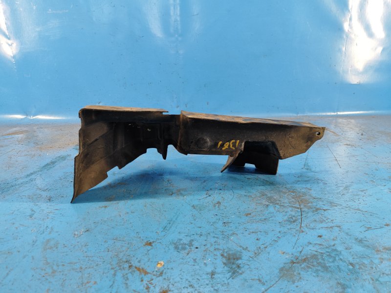 Дефлектор радиатора правый MUSTANG 15- 2017 3.7 C37PDED