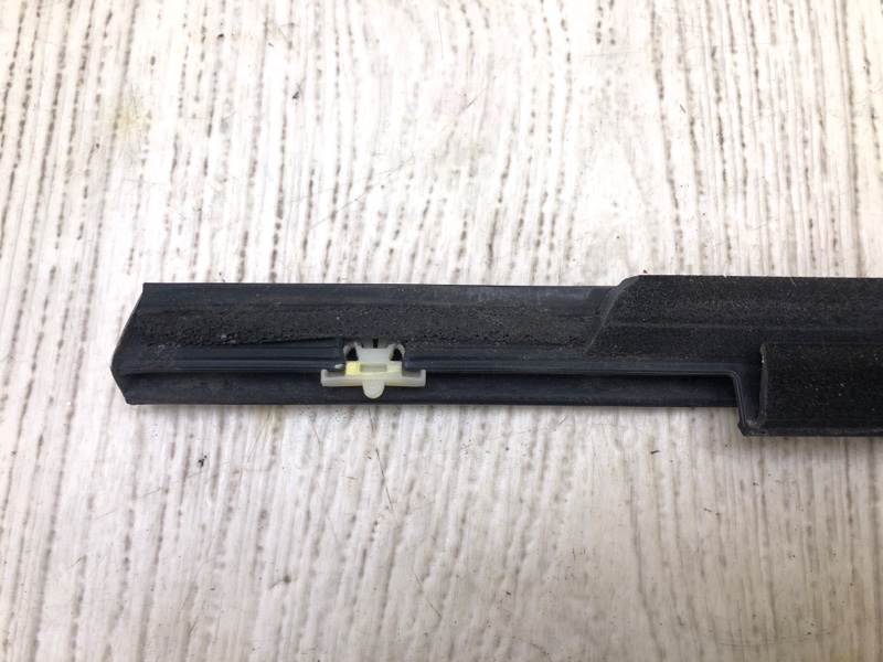 Молдинг двери задний правый 200 14-16 2015 UF 2.4 ED6