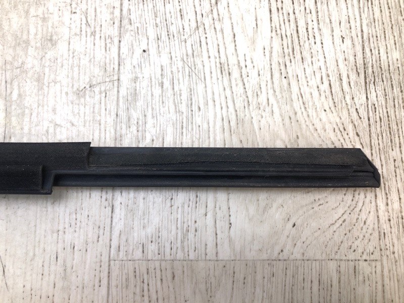 Молдинг двери задний правый 200 14-16 2015 UF 2.4 ED6