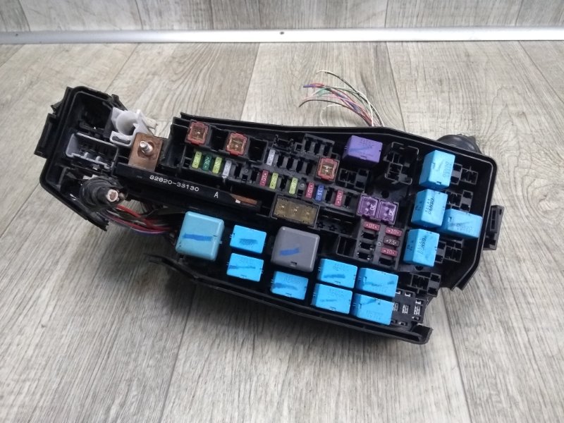 Запчасть блок предохранителей моторный отсек TOYOTA CAMRY 70 17- 2018 GSV70 2.5 A25AFKS 8261033130 Б/У Блок предохранителей моторный отсек TOYOTA CAMRY 70 17- 2018 GSV70 2.5 A25AFKS 8261033130 Б/У