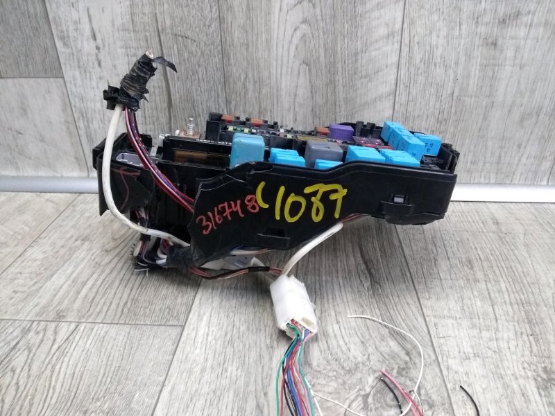 Блок предохранителей моторный отсек CAMRY 70 17- 2018 GSV70 2.5 A25AFKS Блок предохранителей моторный отсек CAMRY 70 17- 2018 GSV70 2.5 A25AFKS