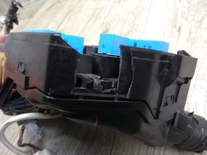 Блок предохранителей моторный отсек CAMRY 70 17- 2018 GSV70 2.5 A25AFKS Блок предохранителей моторный отсек CAMRY 70 17- 2018 GSV70 2.5 A25AFKS