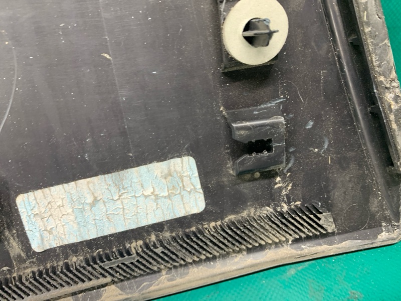 Накладка двери задняя левая CHEROKEE 14- 2019 3.2L 6 Накладка двери задняя левая CHEROKEE 14- 2019 3.2L 6