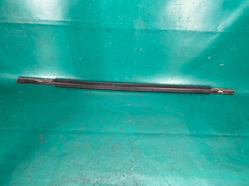 Молдинг двери задний левый JEEP CHEROKEE 14- 3.2L 6 Молдинг двери задний левый JEEP CHEROKEE 14- 3.2L 6