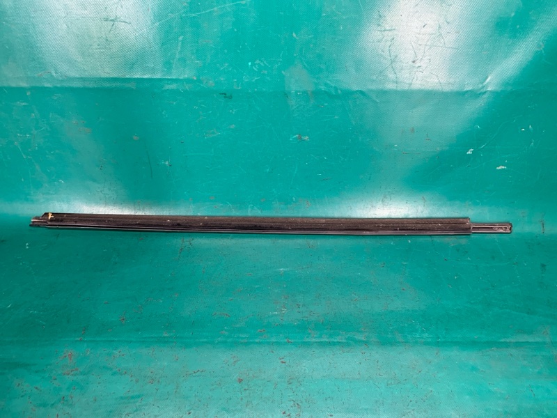 Молдинг двери передний правый TOYOTA COROLLA 120 00-07