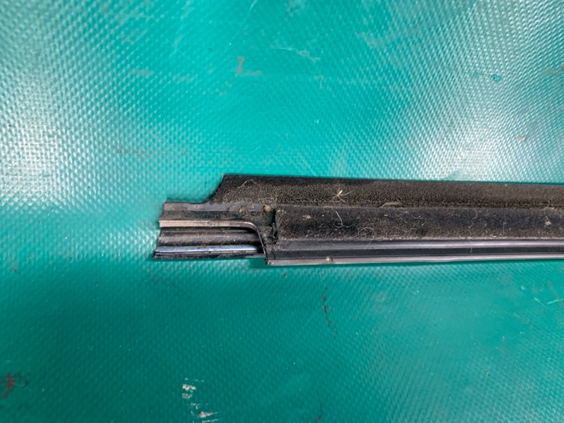 Молдинг двери передний правый COROLLA 120 00-07