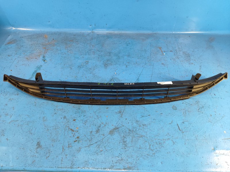 Решетка переднего бампера TOYOTA PRIUS 16- 2016 1.8 2ZRFXE 5311247240 Б/У