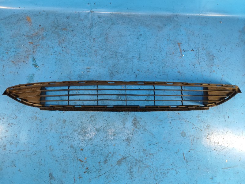 Решетка переднего бампера PRIUS 16- 2016 1.8 2ZRFXE