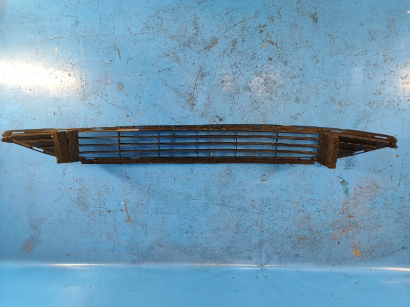 Решетка переднего бампера TOYOTA PRIUS 16- 1.8 2ZRFXE