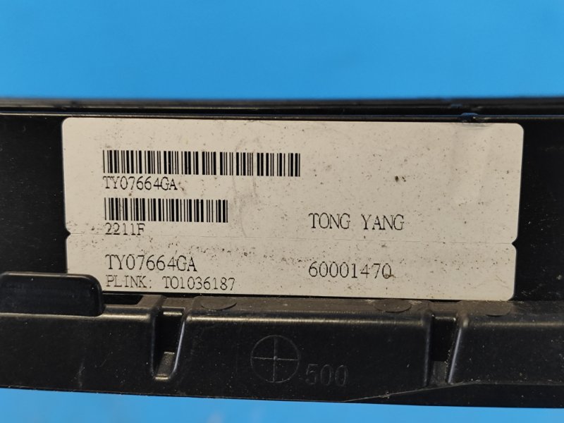 Решетка переднего бампера PRIUS 16- 2016 1.8 2ZRFXE